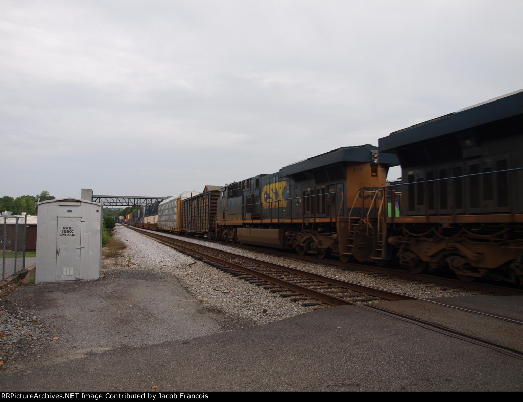 CSX 810